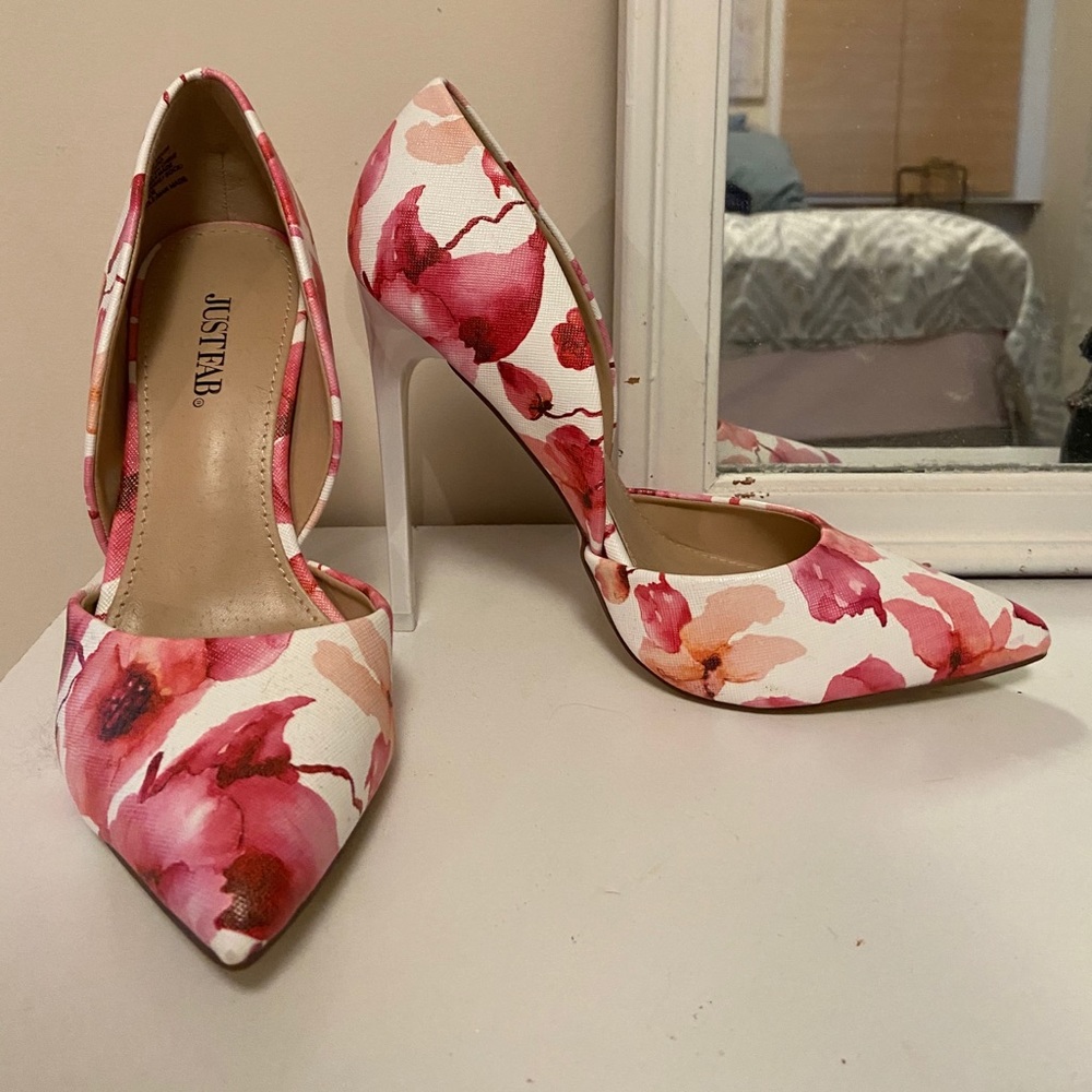 Flower Print Pumps